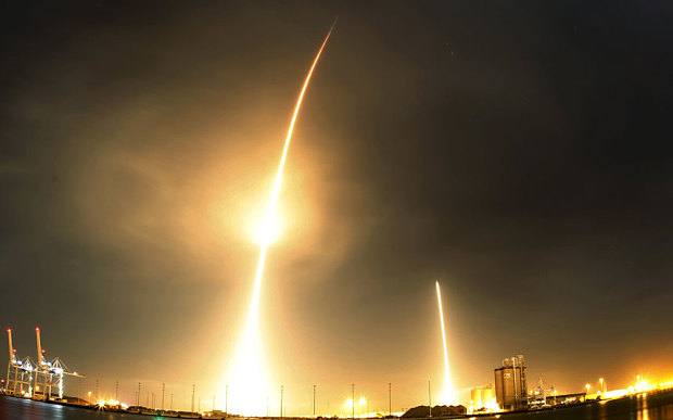 spacexsucceedsinhistoricrocketlaunch